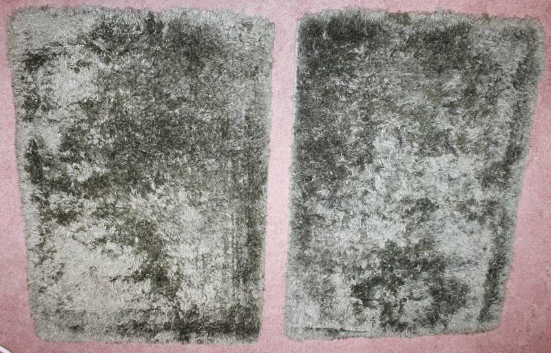 lot 1745 image: Lot of 2 Green Bathmats