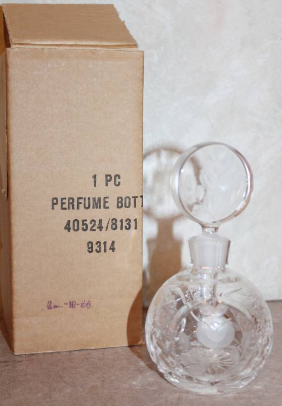 lot 1749 image: Perfume Bottle