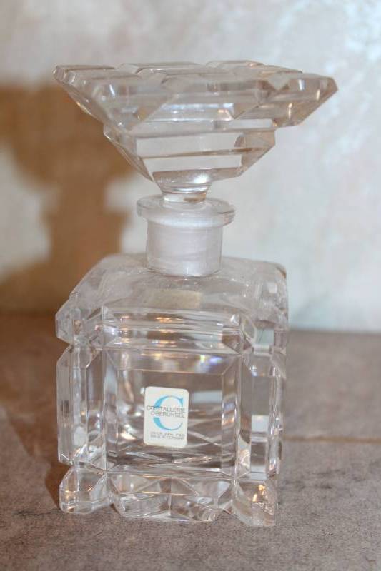 lot 4767 image: Clear Perfume Bottle