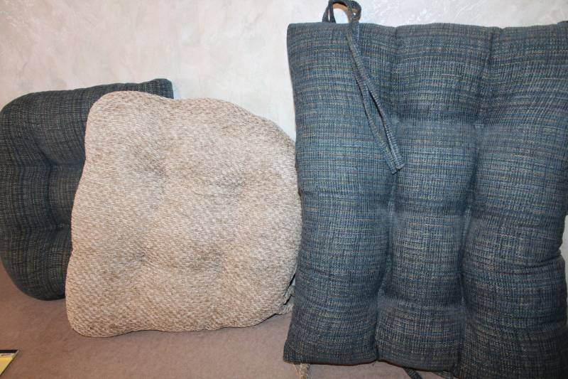 lot 4775 image: Lot of Seat Cushions