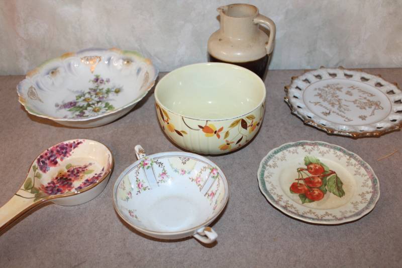 lot 4776 image: Lot of Misc. Kitchen and Decorative Plates