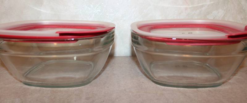 lot 4778 image: Lot of 2 Rubbermaid Glass Storage Containers w Lids