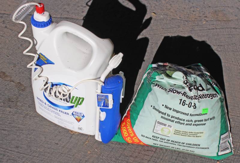 lot 1704 image: Round Up (container 90% full) and Bag of Fertilizer