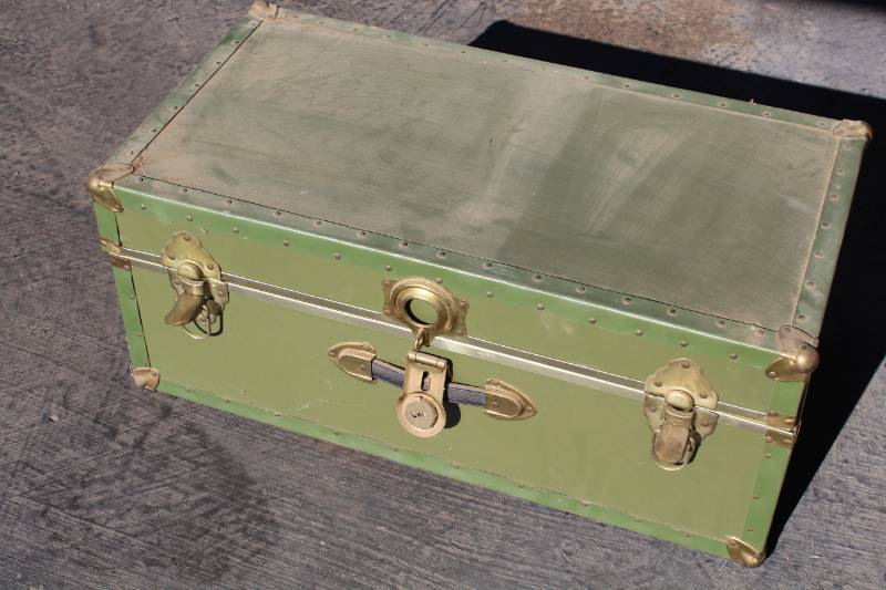 lot 1705 image: Trunk