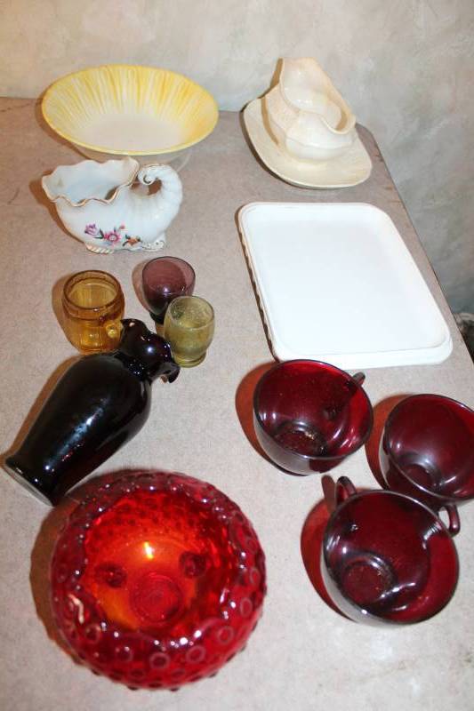 lot 5077 image: Lot of Misc Kitchen Items - Some looks Vintage