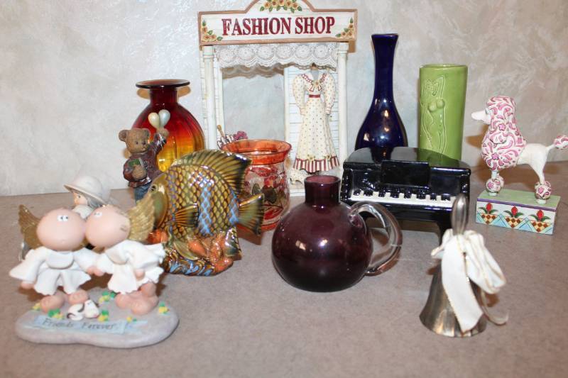 lot 5078 image: Lot of Miscellaneous Home Decor - Neat Pieces Take a Look