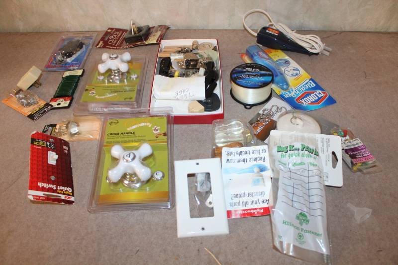 lot 5080 image: Lot of Misc Home and Bath Hardware - Most NEW in packages