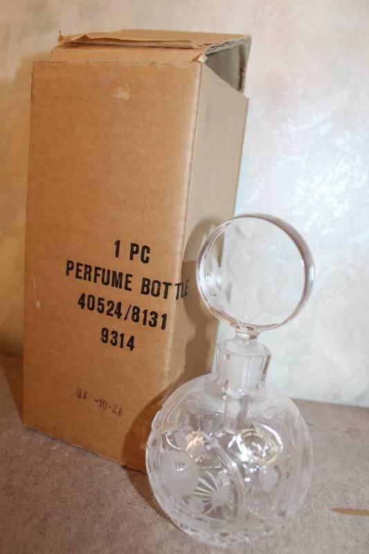 lot 5084 image: Crystal Perfume Bottle