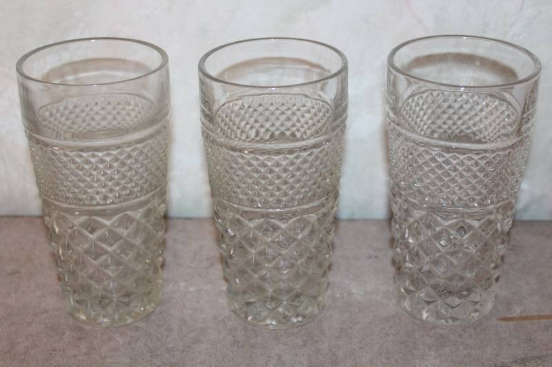 lot 5280 image: Matching Glasses - 3