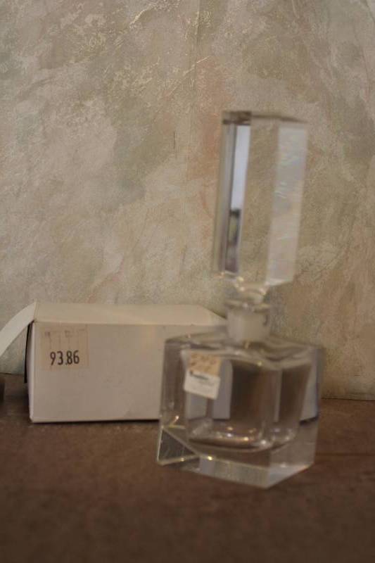 lot 5281 image: Crystal Perfume Bottle - Has chip see pics - still pretty
