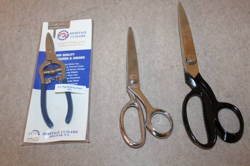 lot 5282 image: Lot of 3 Pairs of ScissorsShears - see pics