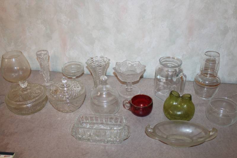 lot 5291 image: Lot of Pretty Glassware