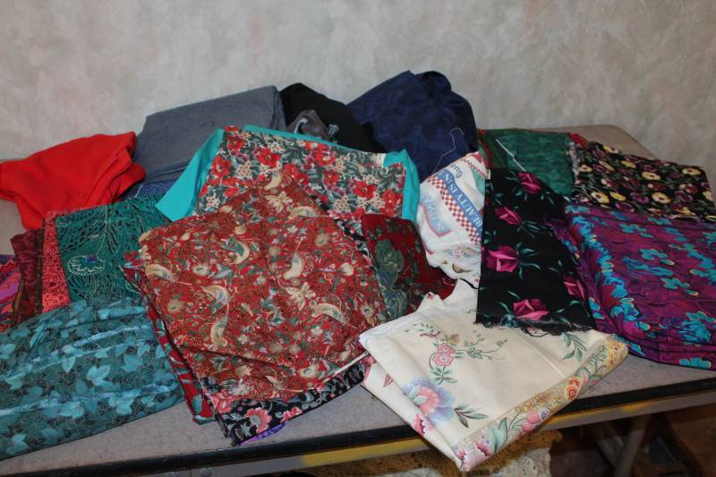 lot 5294 image: Lot of Fabric