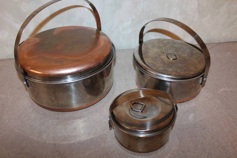 lot 7645 image: Lot of Pans