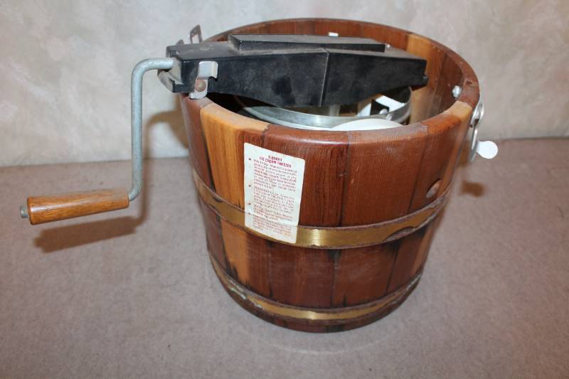 lot 7646 image: Ice Cream Maker