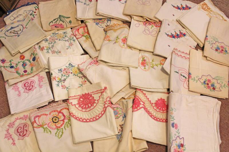 lot 7650 image: Lot of Linens