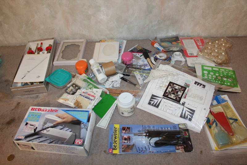 lot 7651 image: Lot of CRAFTING SUPPLIES - cool