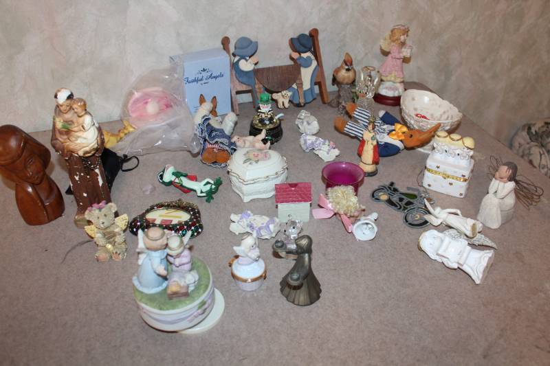 lot 7654 image: Big Lot of Assorted Figurines