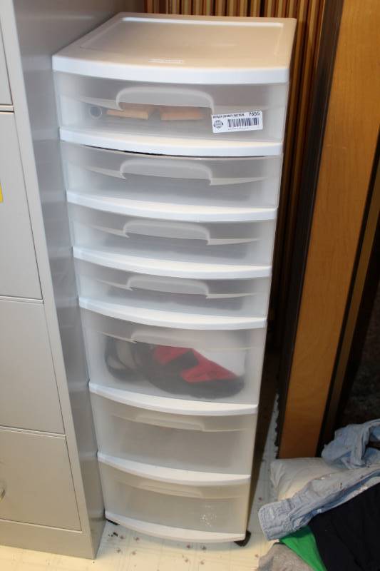 lot 7655 image: Sterilite Plastic Drawer Storage
