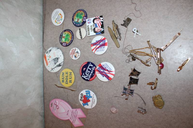 lot 7658 image: Lot of Collectible Pins
