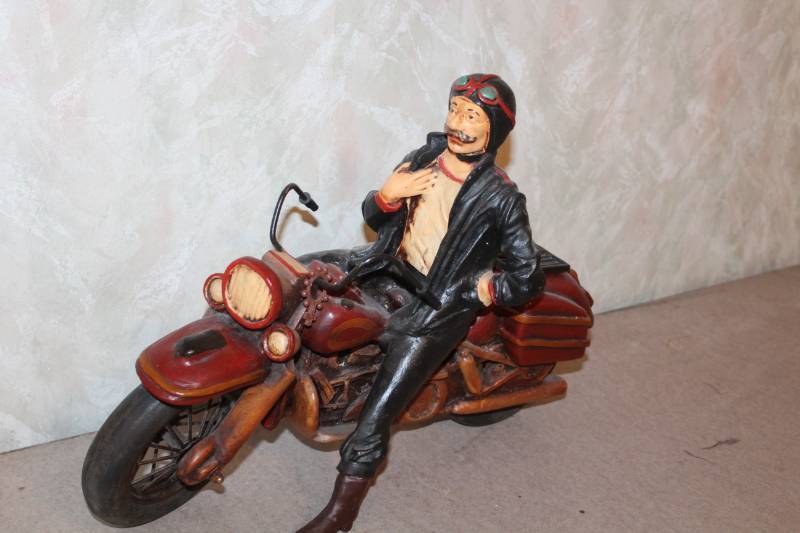 lot 7926 image: Motorcycle Decor