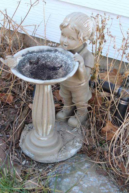 lot 7937 image: Bird Bath