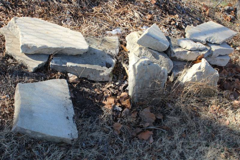 lot 7946 image: Lot of Landscaping Stone - Bring a Dolly to Load Please