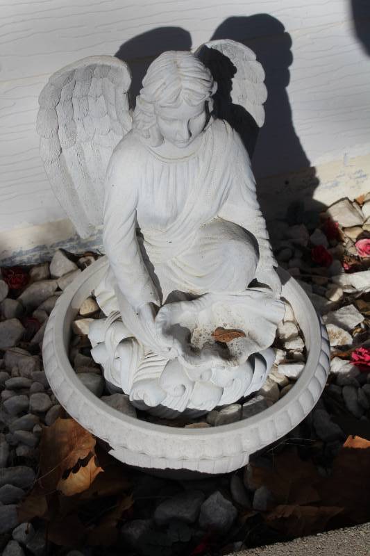 lot 7947 image: Angel Garden Decor