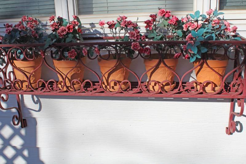 lot 7948 image: Lot of 5 Decorative Terra Cotta Pots - Metal Flower Box NOT Included