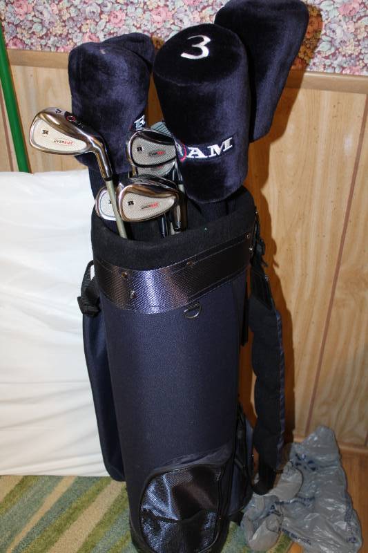 lot 1594 image: Golf Clubs