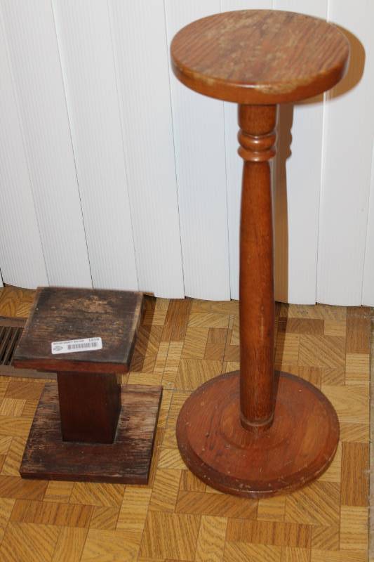 lot 1659 image: Small Oak Plant Stand and Fern Stand
