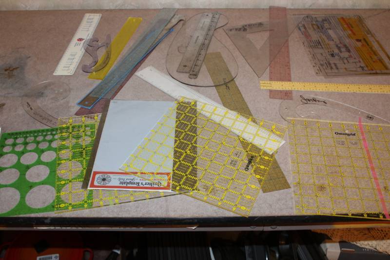 lot 7977 image: Crafting  Quilting Grids, Shapes, Measuring Sticks - see pics