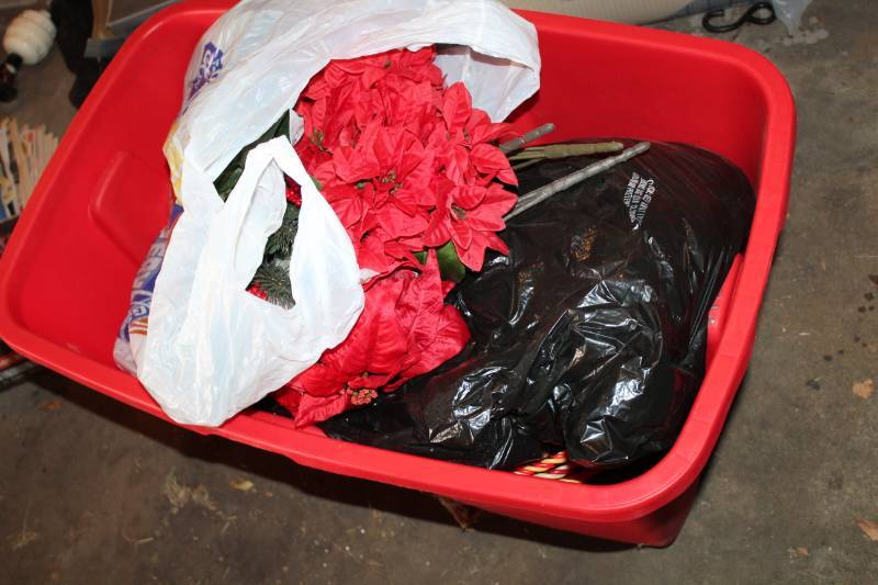 lot 1752 image: Tub of Holiday Decor