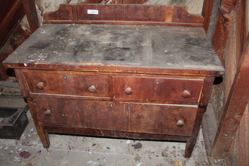 lot 1761 image: Old Dresser