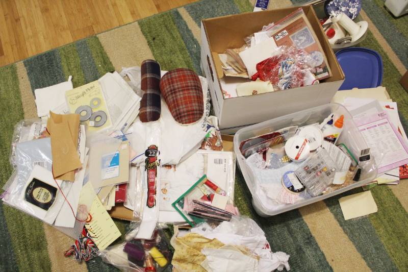 lot 2085 image: Crafting Supplies