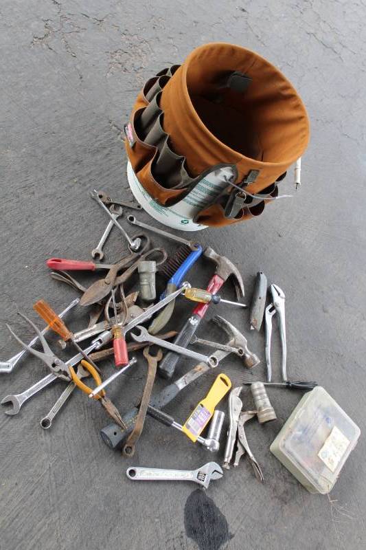 lot 1764 image: Bucket of Tools