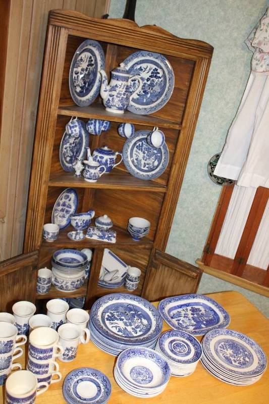 lot 1596 image: Large Lot of Blue and White Dishes - Read Description