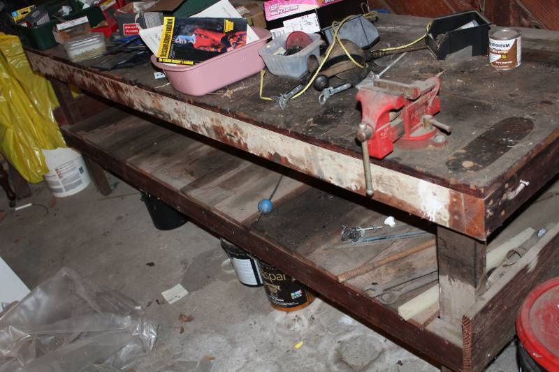 lot 1767 image: Work Bench w Vise, Florescent Light (untested)