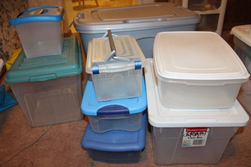 lot 1598 image: Lot of 8 Plastic Storage Tubs