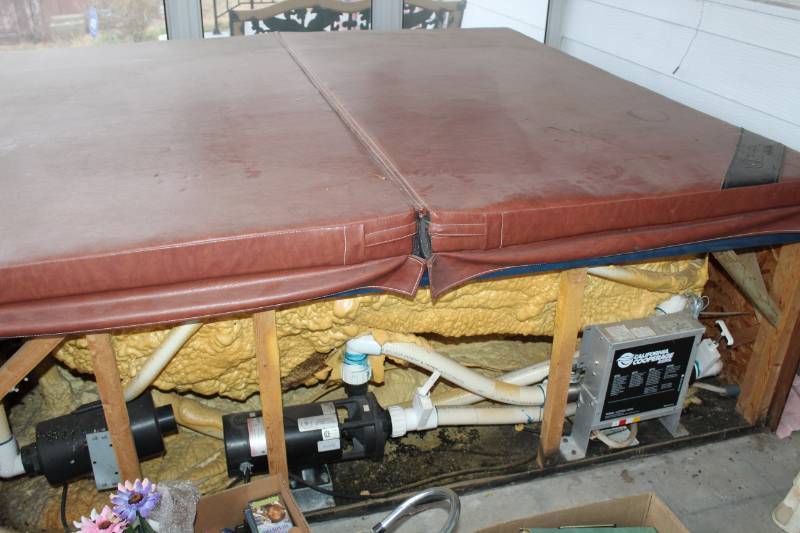 lot 1775 image: Hot Tub - Have Front Panel - Bring help to load