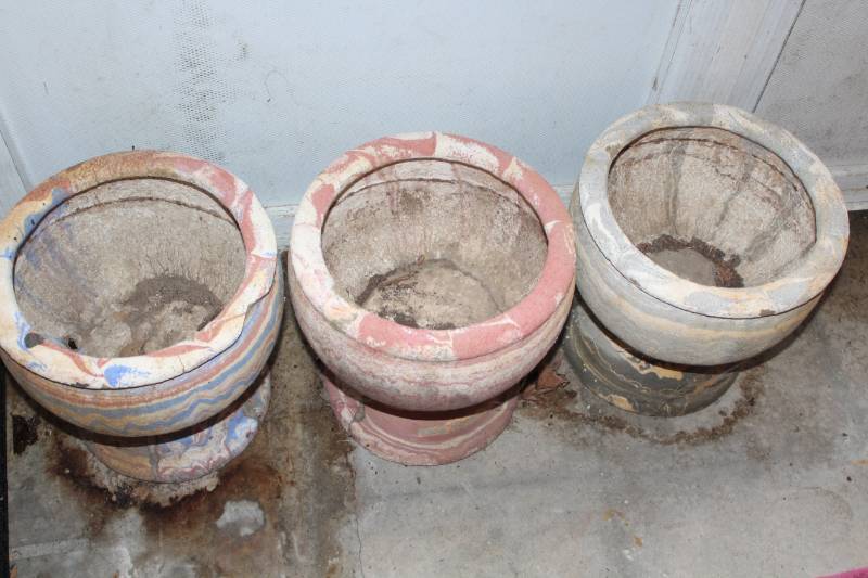 lot 1776 image: Lot of 3 Decor Flower Pots