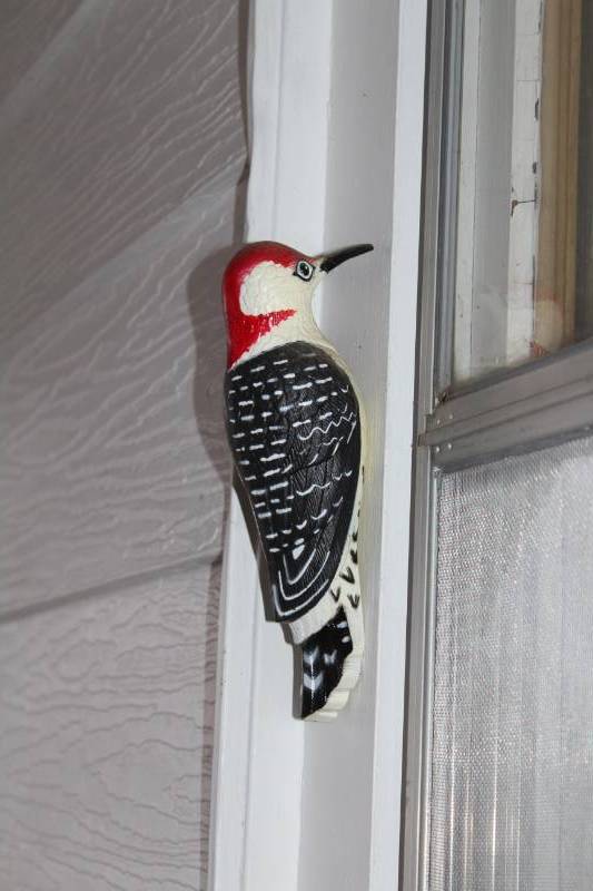 lot 1778 image: Woodpecker Hanging Figurine  Wall Decor
