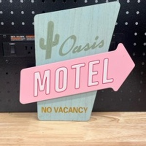 lot 841 image: Novelty Wall Decor - Retail $0