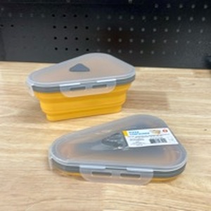 lot 844 image: 2 Pizza Containers  - Retail $0