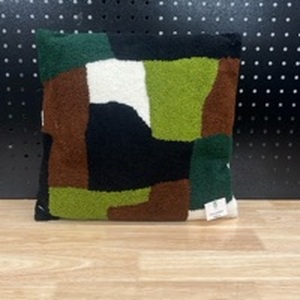 lot 863 image: Decorative Trow Pillow  - Retail $0