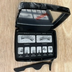 lot 865 image: Magnetic Eyelashes  - Retail $20