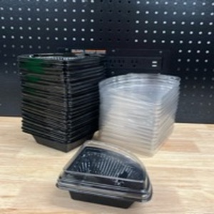 lot 891 image: 25 Disposable Containers with Lids - Retail $0