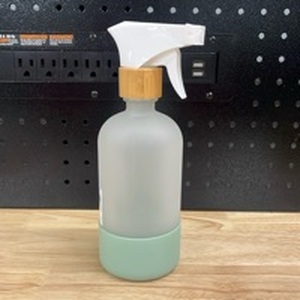 lot 905 image: Glass Spray Bottle  - Retail $0