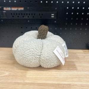 lot 3143 image: Pumpkin Shaped Novelty Pillow  - Retail $10