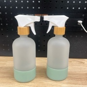 lot 3185 image: 2 Glass Spray Bottles  - Retail $15